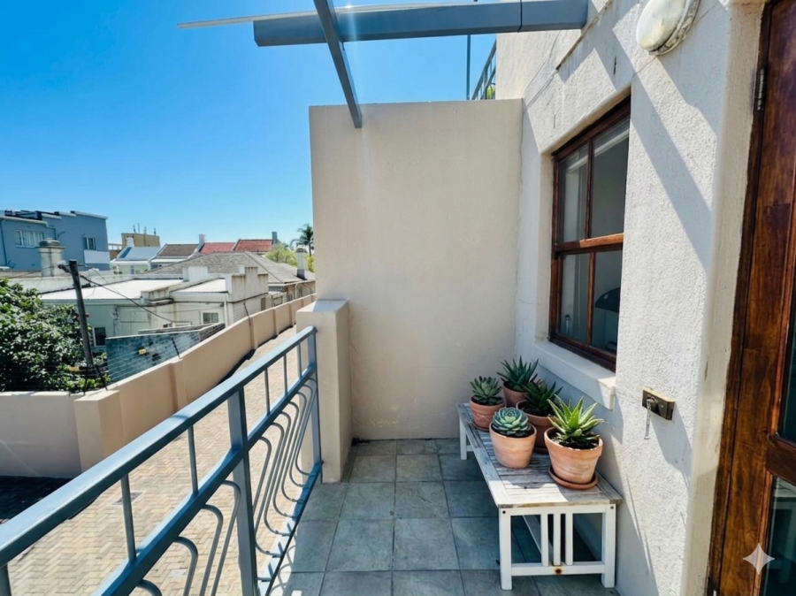 2 Bedroom Property for Sale in Sea Point Western Cape